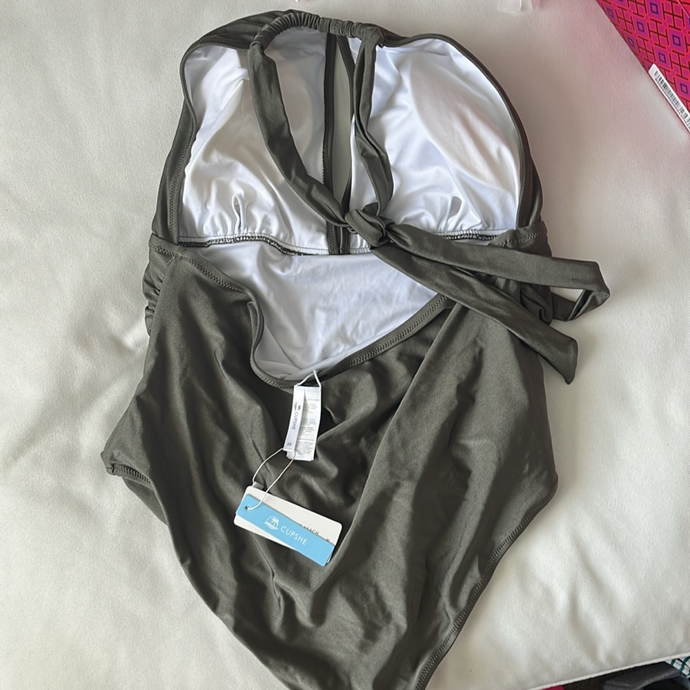 Cupshe Green Ruched One-Piece, NWT - Picture 4 of 4